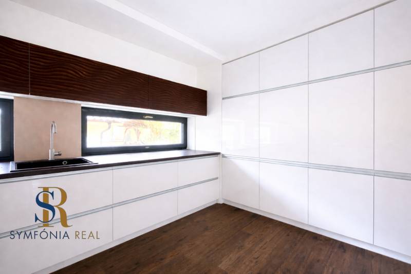 ChatGPT Image 15. 4. 2026, 23_34_08.png