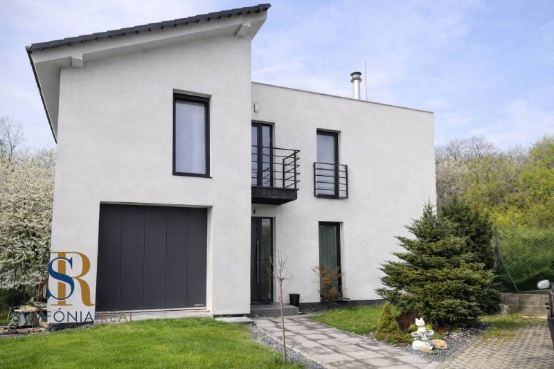 ChatGPT Image 15. 4. 2026, 23_02_16.png