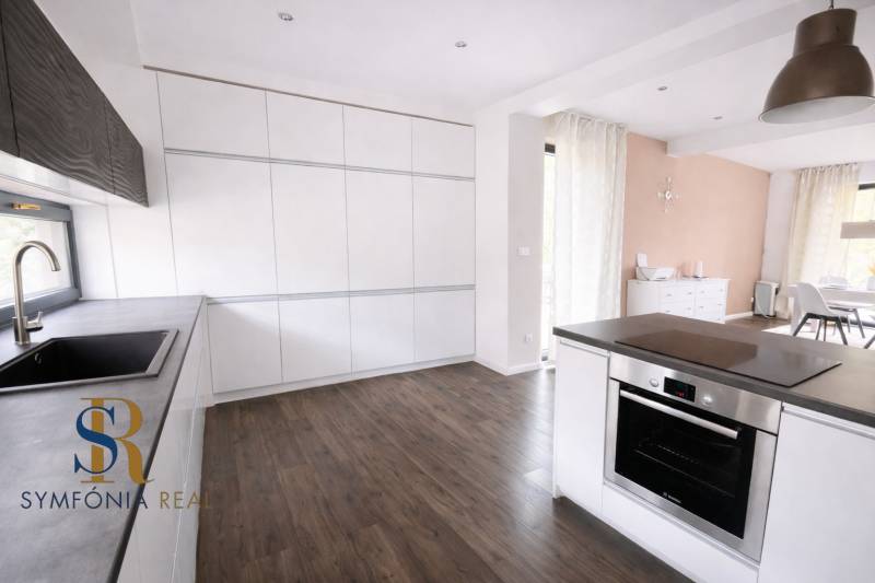 ChatGPT Image 15. 4. 2026, 23_35_54.png