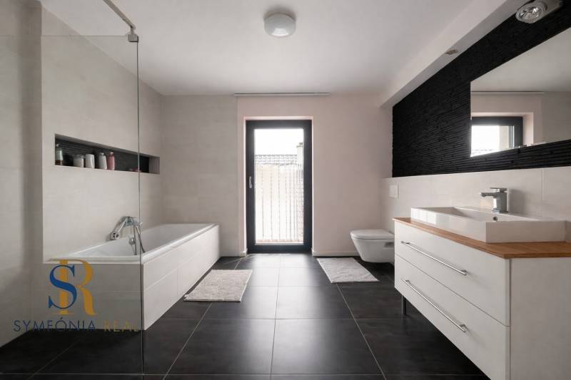 ChatGPT Image 15. 4. 2026, 21_16_39.png