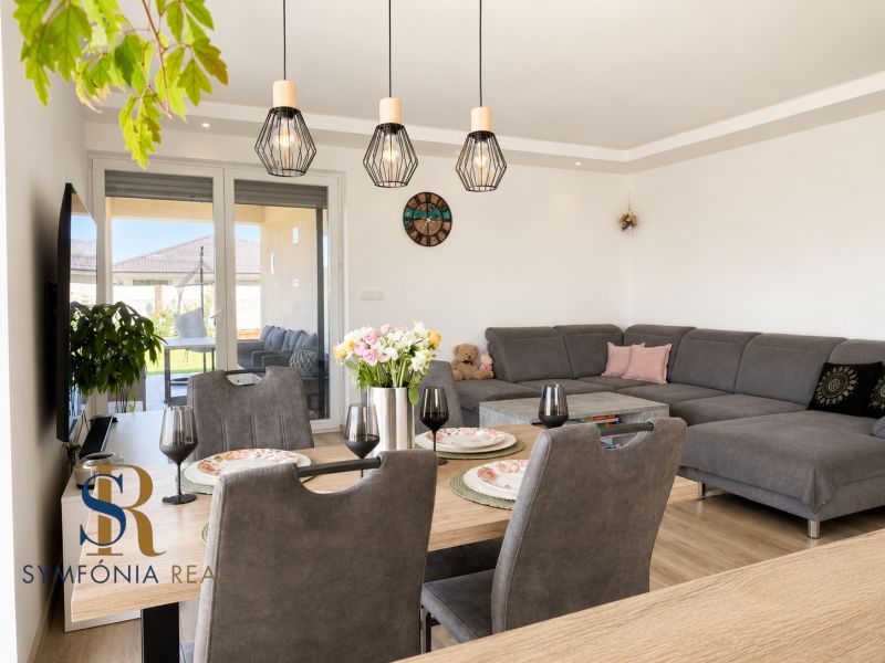8C143596-48B3-4BFD-93A3-0E0058D7CE9C.png